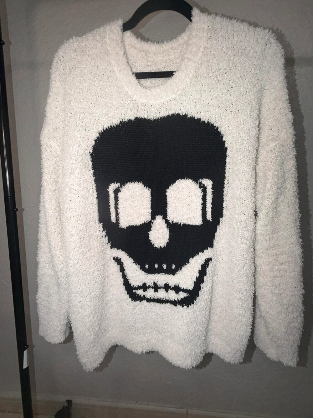 Fuzzy Emo Goth Skull Popcorn Knit Sweater - Off-White/Black, Size L